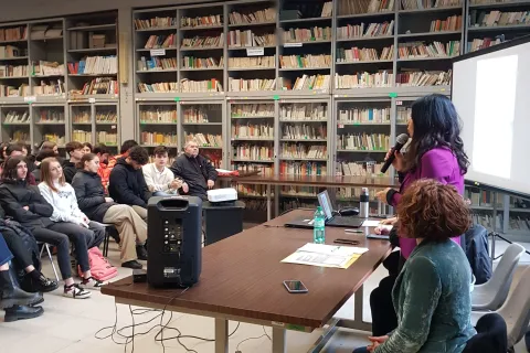 Descrizione immagine non disponibile