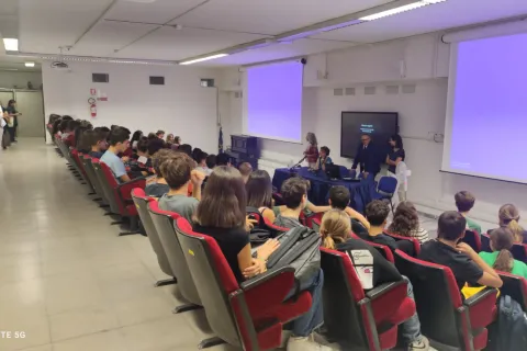 Descrizione immagine non disponibile