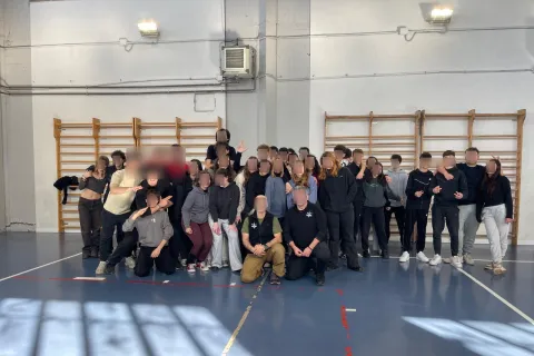 Gruppo di studenti in palestra