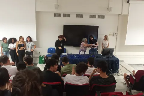 aula scolastica vista dal fondo