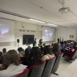 Descrizione immagine non disponibile